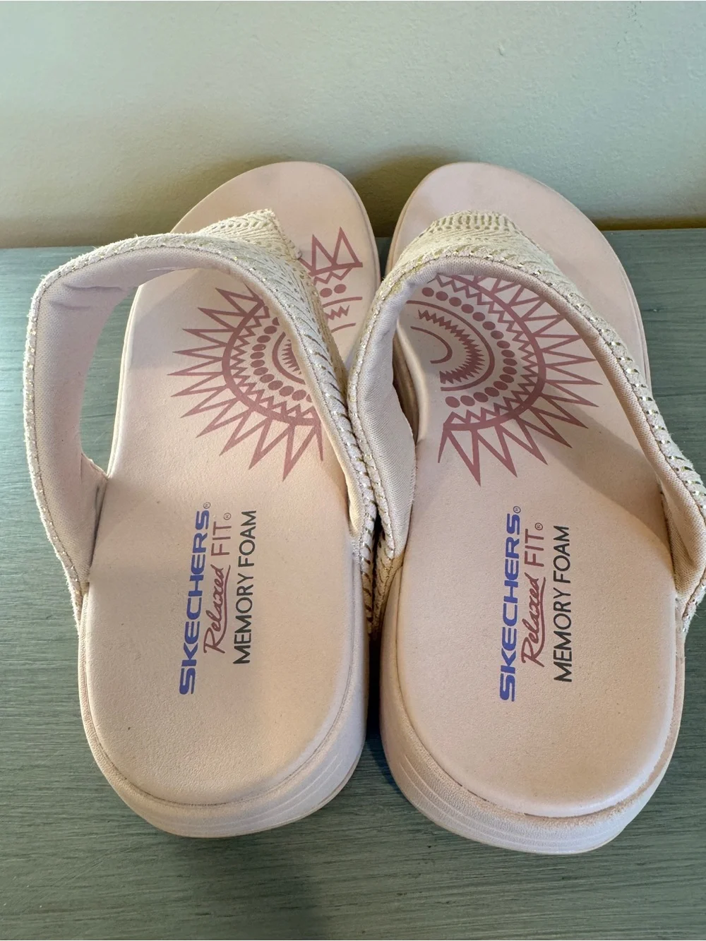 Skechers Retrogrades Jupiter Sandals Women's 9 Pink Gold Thong